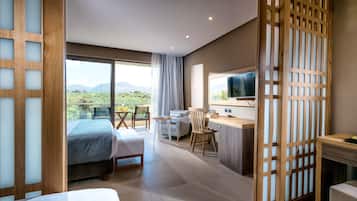 Family Suite, Jetted Tub, Pool View | 1 bedroom, in-room safe, free WiFi, bed sheets