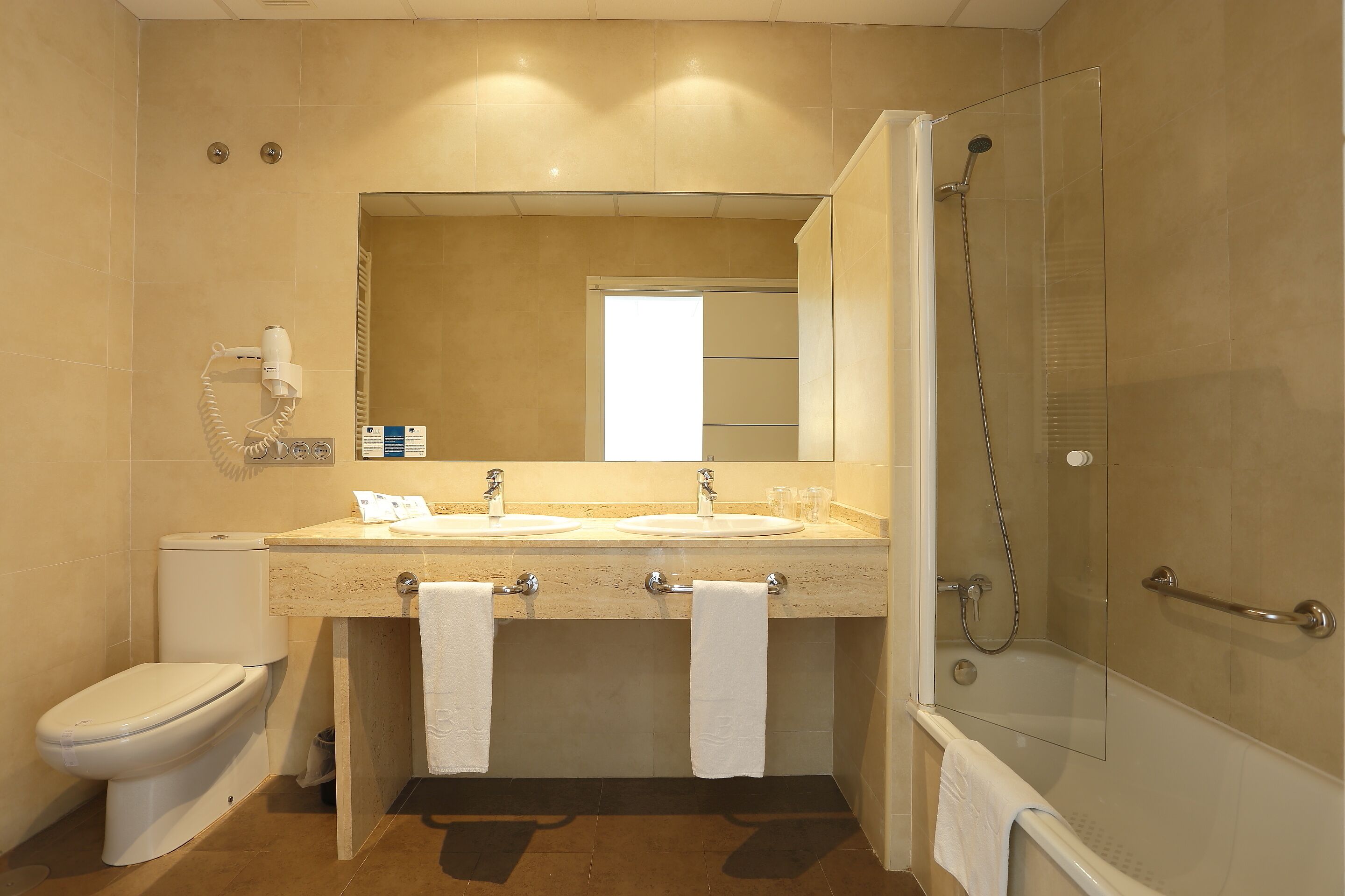 superior double room | bathroom | free toiletries, hair dryer, bidet, towels