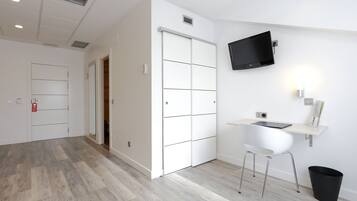 Habitación doble superior | Caja fuerte, escritorio, cortinas opacas y sistema de insonorización