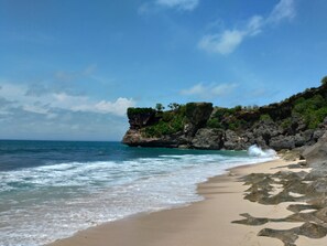 Di pantai, payung, bar pantai 