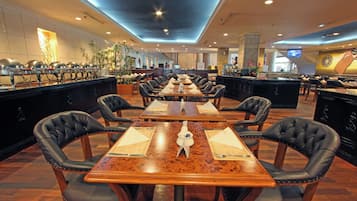 Daily cooked-to-order breakfast (IDR 100000 per person)