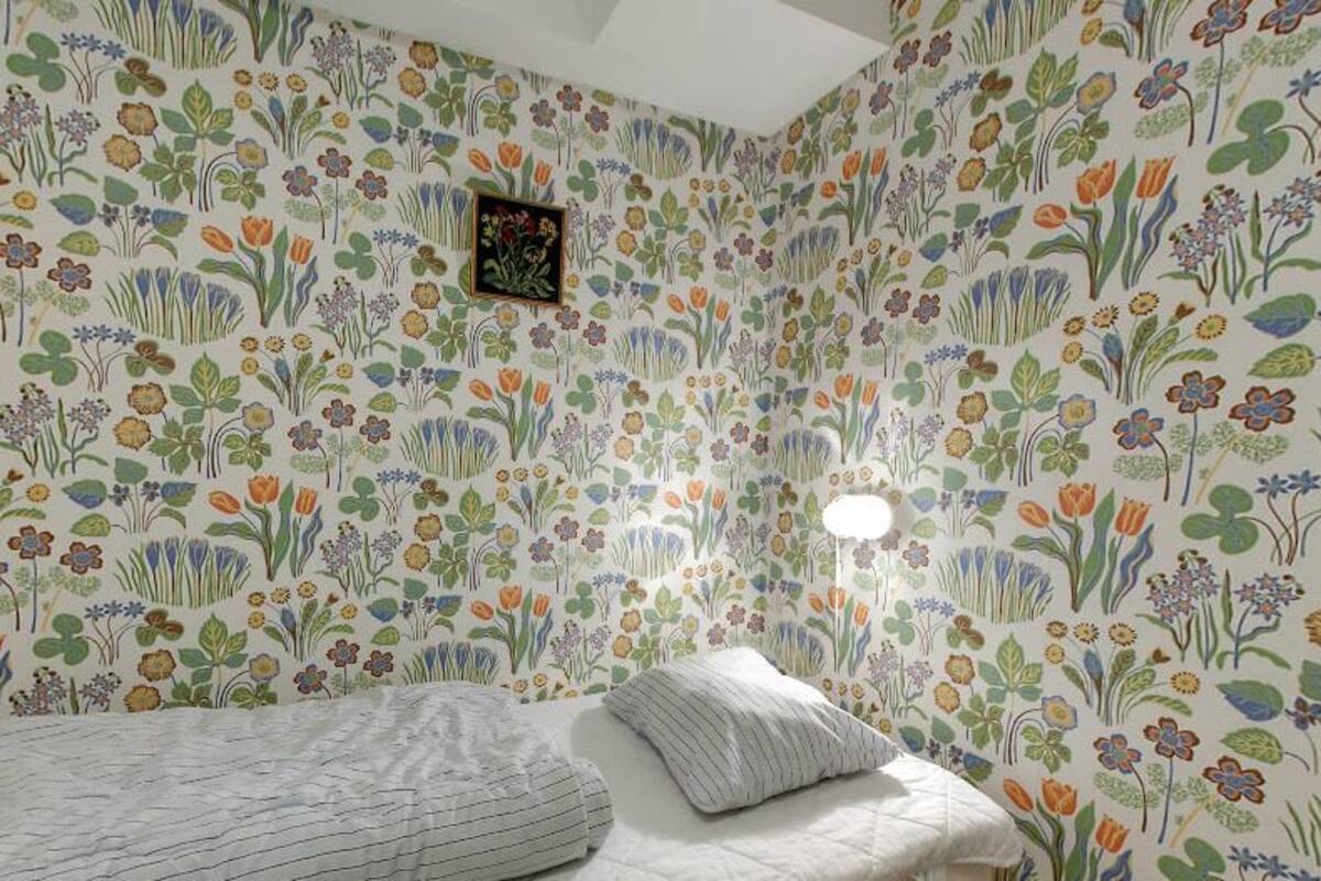 Free WiFi, bed sheets