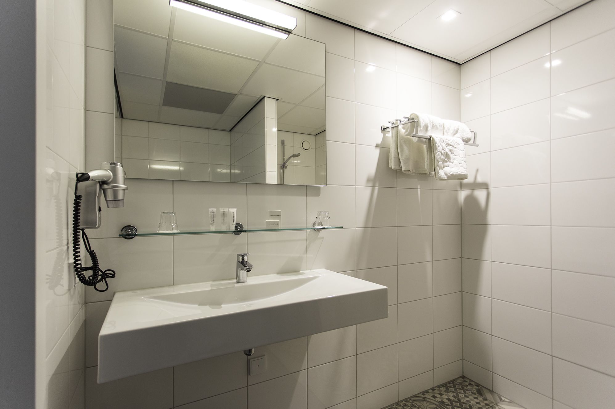 superior room | bathroom | shower, free toiletries, hair dryer, towels
