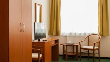 60-cm flat-screen TV with cable channels