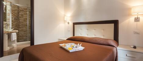 經典雙人房, 1 張特大雙人床, 非吸煙房, 獨立浴室 | 房內夾萬、書桌、隔音、免費 Wi-Fi