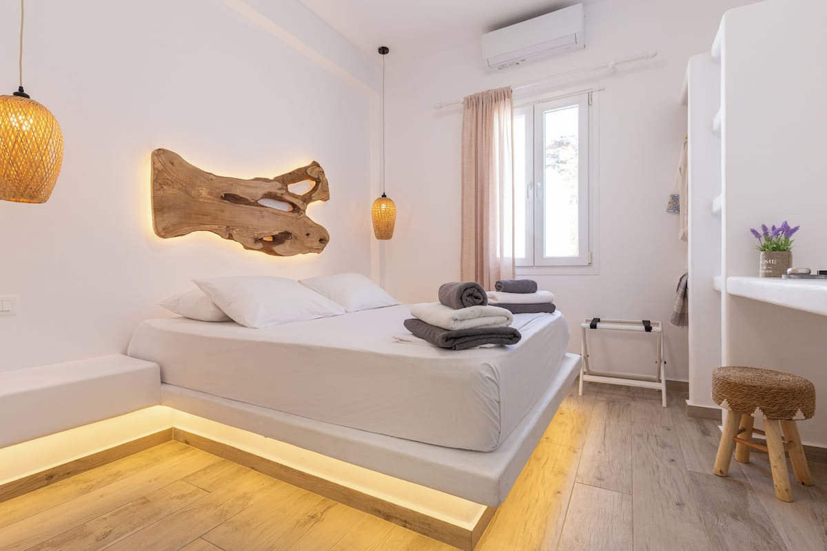 Deluxe Double Room, 1 Queen Bed, Balcony | In-room safe, iron/ironing board, WiFi (free)