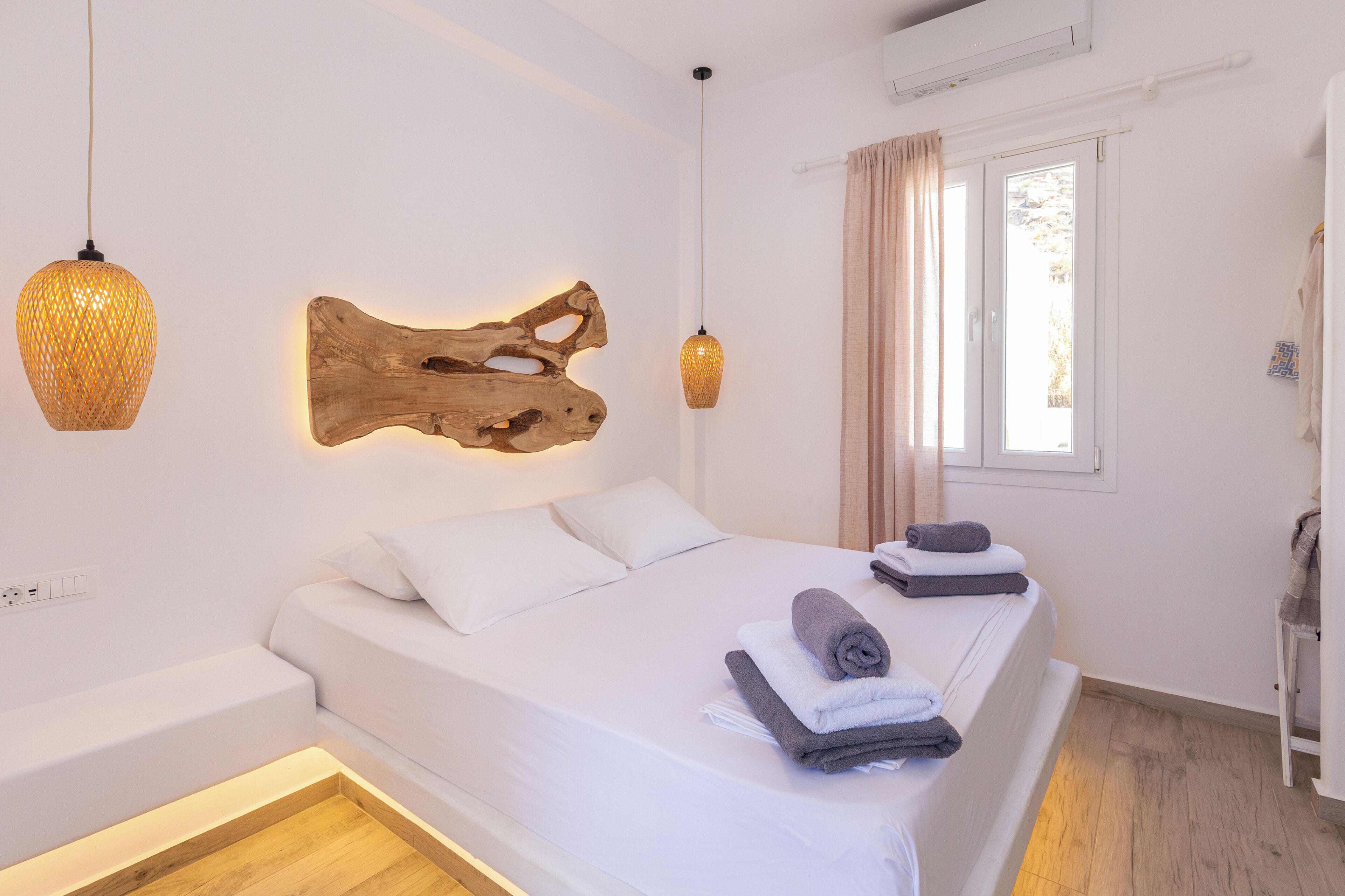 Deluxe Double Room, 1 Queen Bed, Balcony | Free WiFi