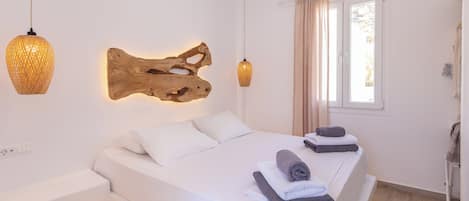 Deluxe Double Room, 1 Queen Bed, Balcony | Free WiFi