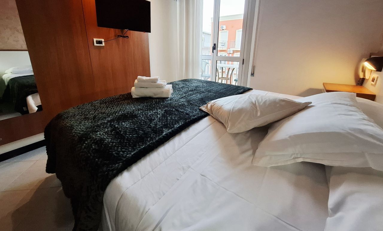 Donsdekens, een kluis op de kamer, een bureau, gratis wifi