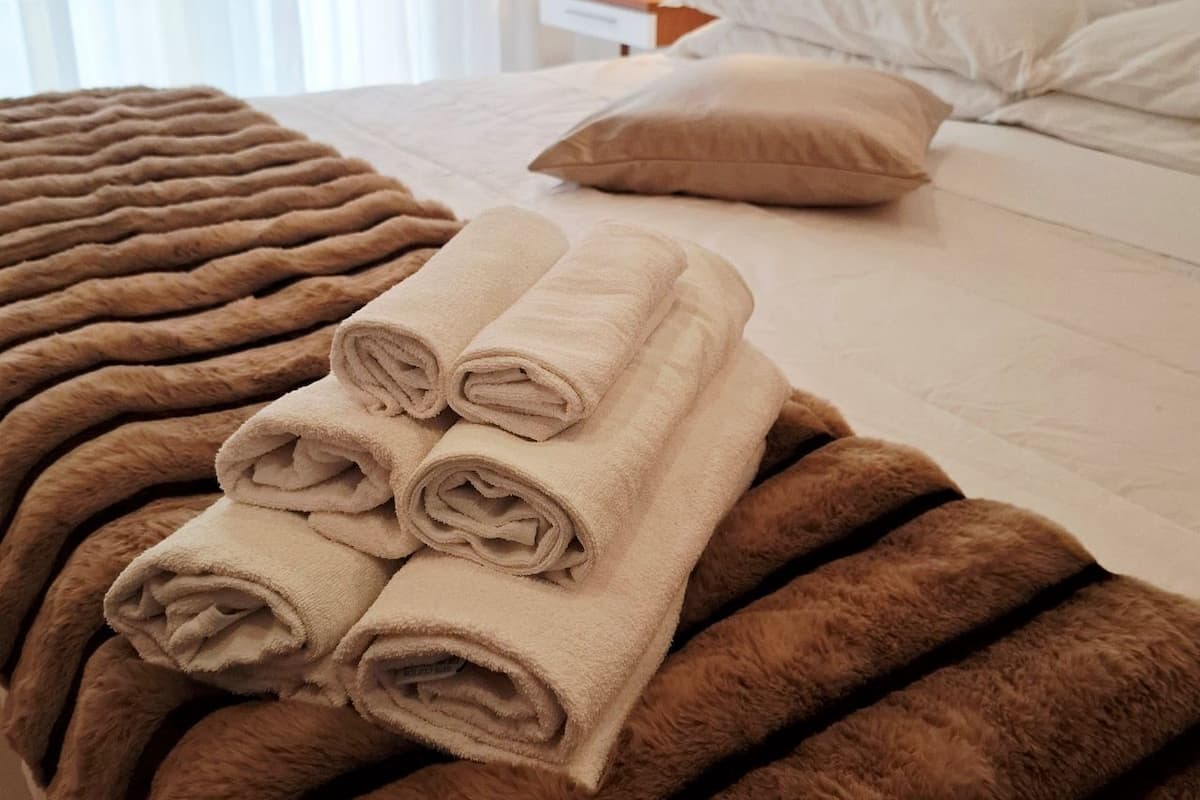 저자극성 침구, 오리/거위털 이불, 객실 내 금고, 책상