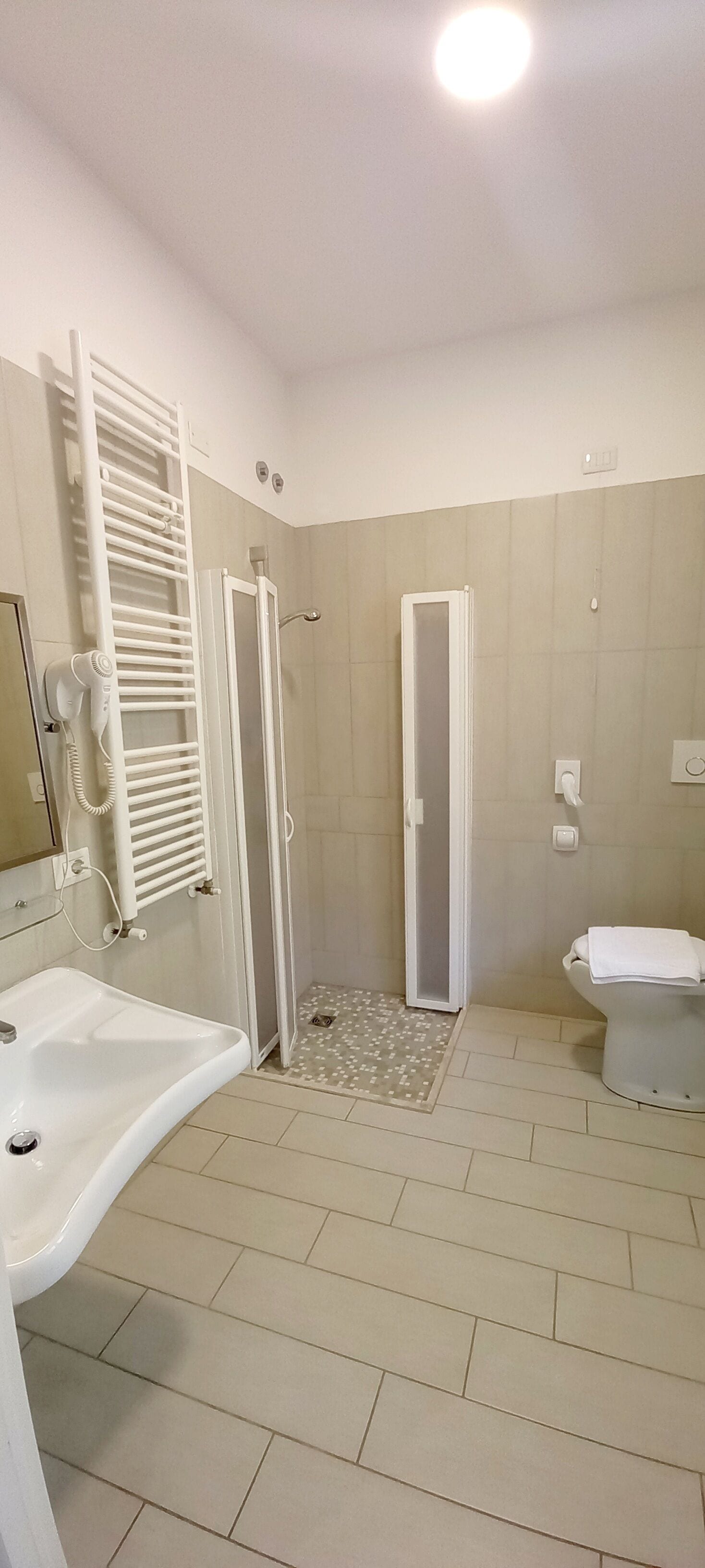 classic triple room, mobility accessible | accessible bathroom