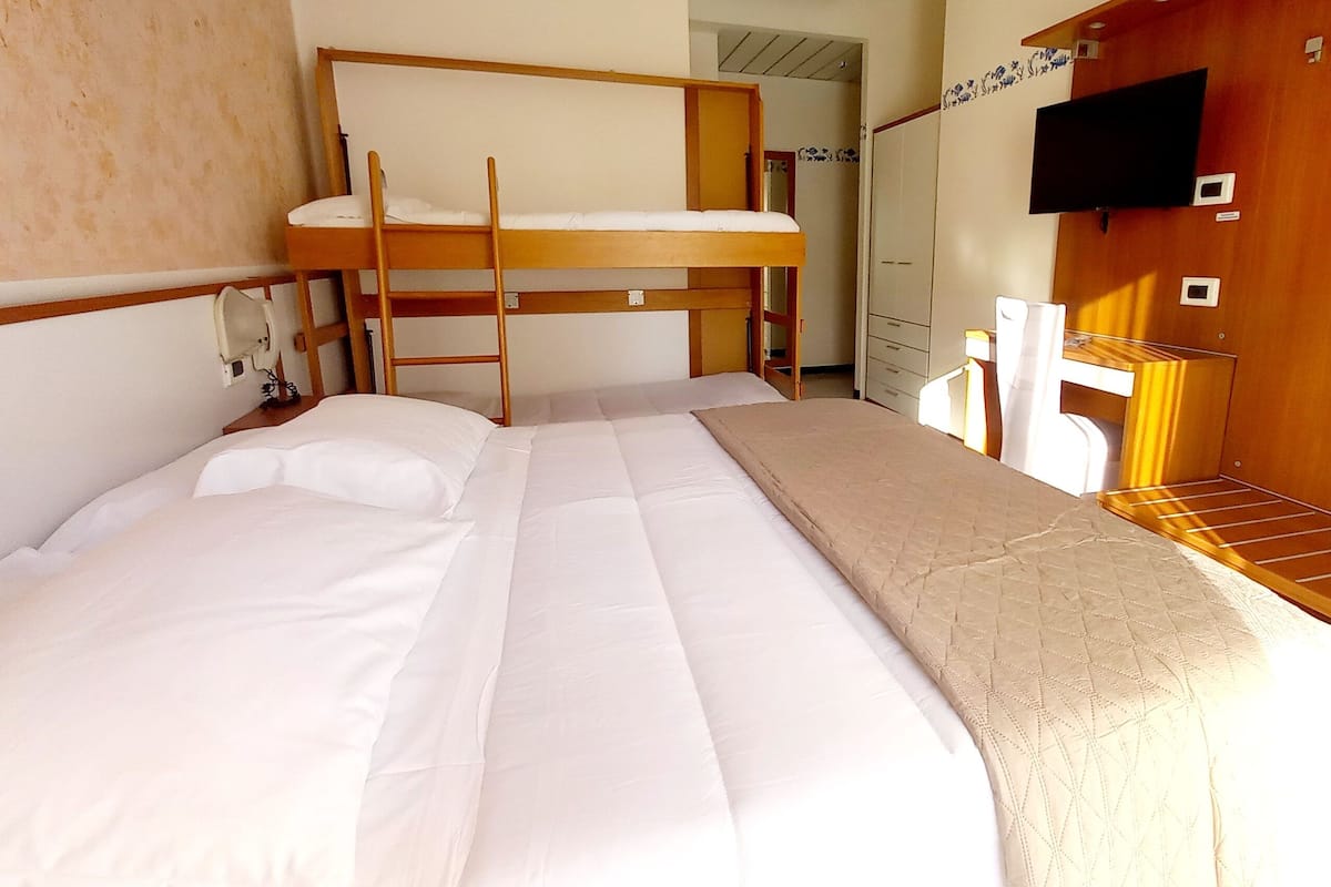 hypo-allergenic bedding, down duvets, in-room safe, desk