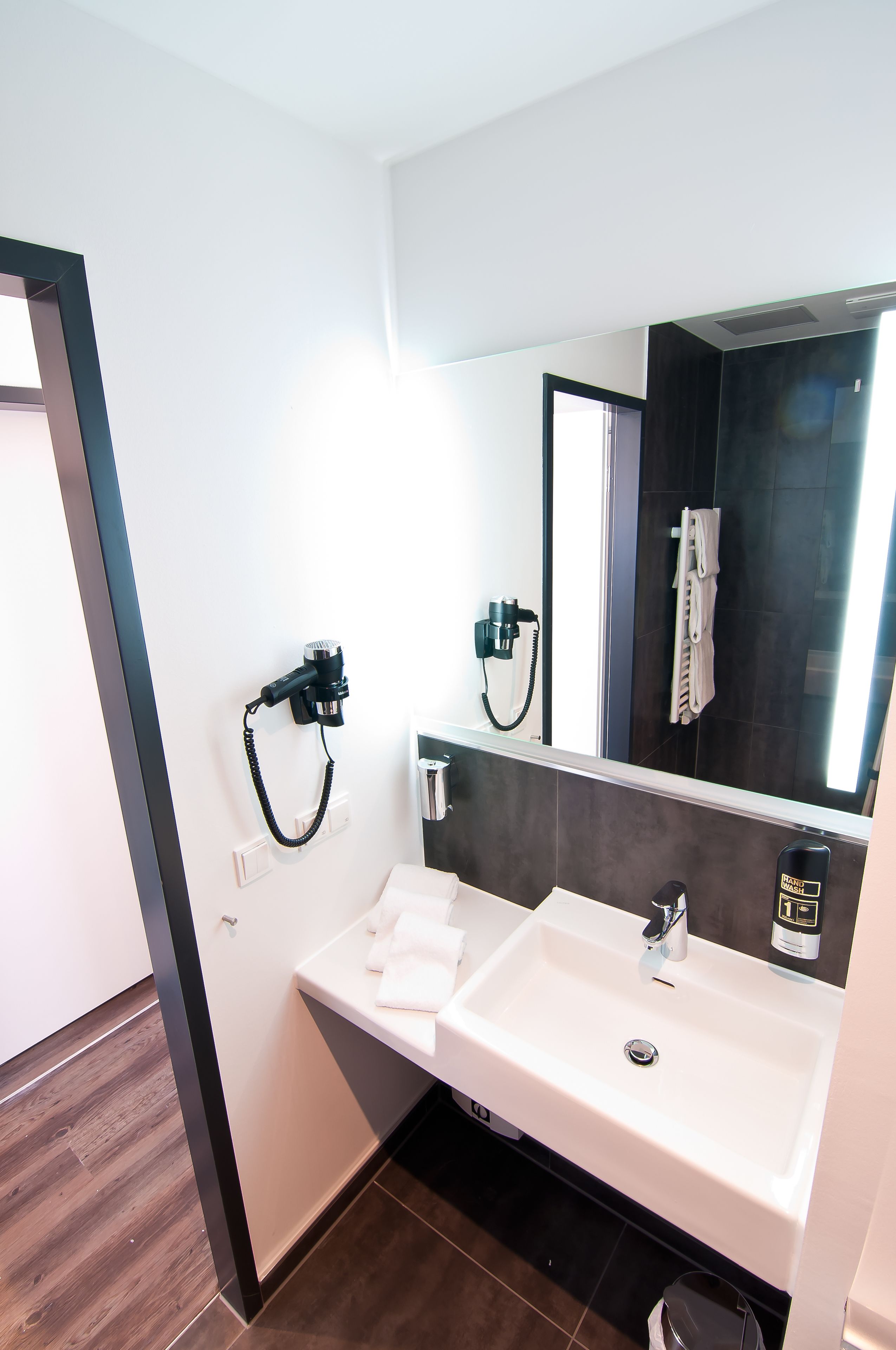 shower, rainfall showerhead, free toiletries, hair dryer