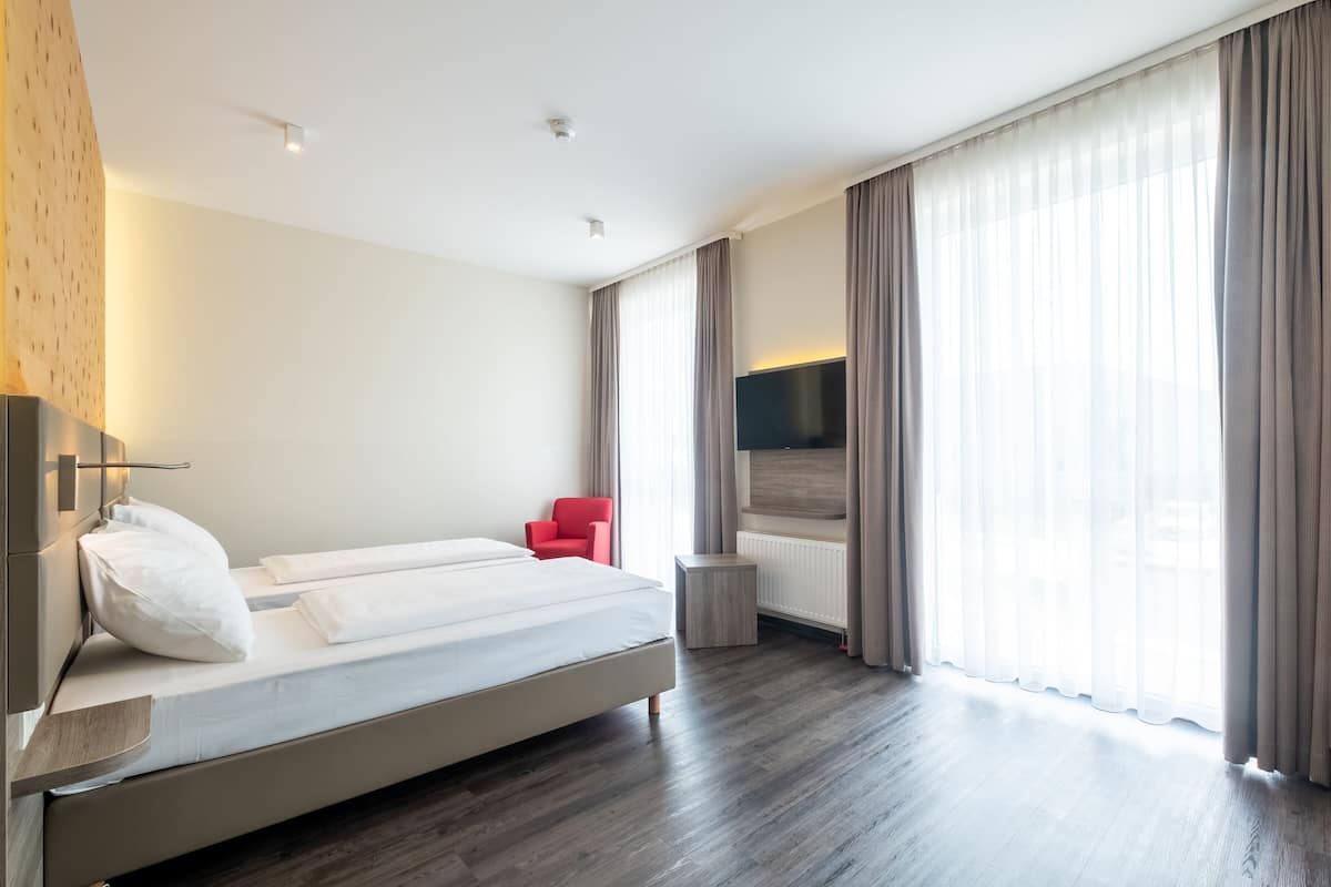 40-inch flat-screen tv with satellite channels, tv