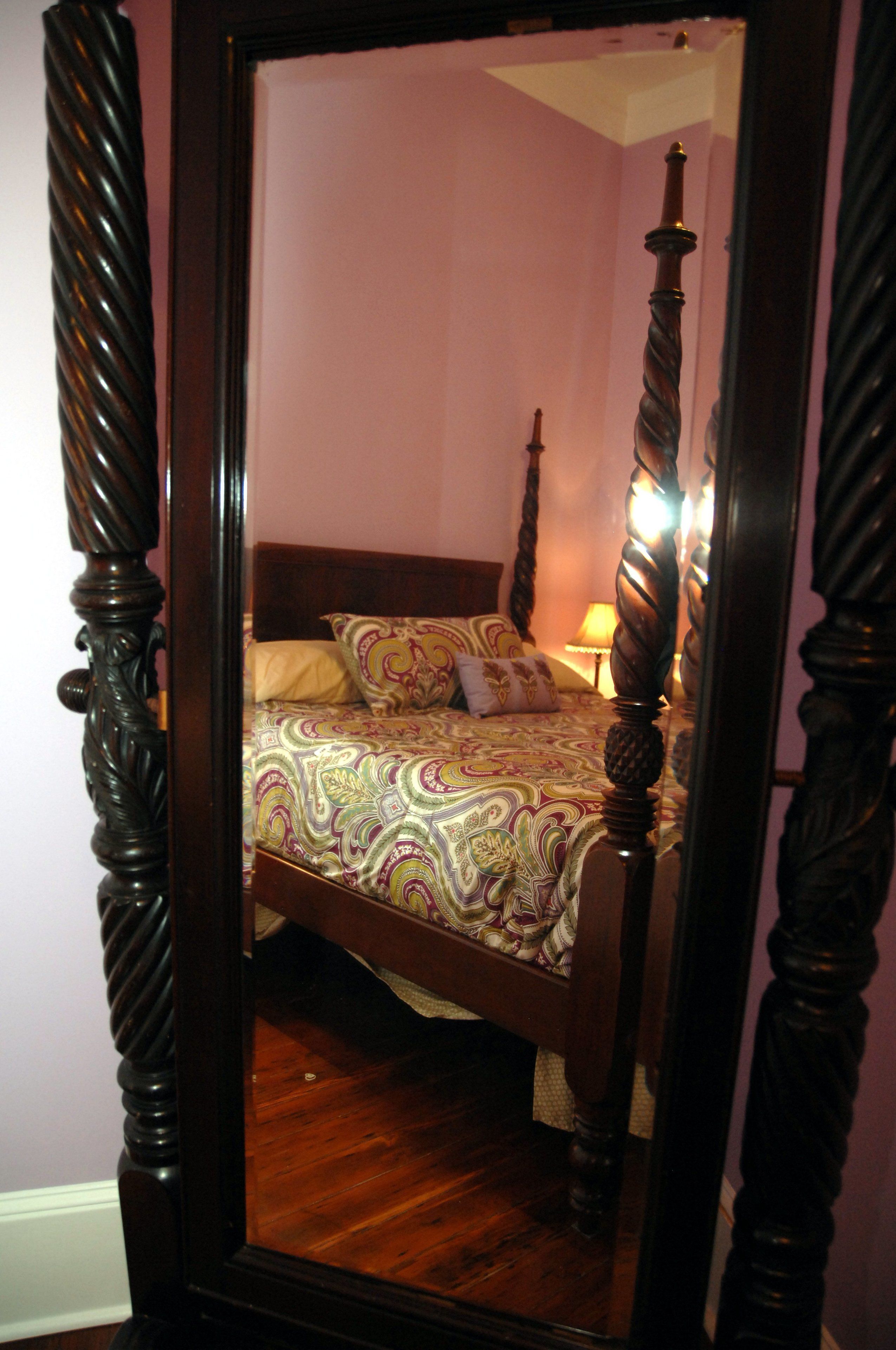 Ropa de cama de alta calidad, camas con pillow-top y cortinas blackout 