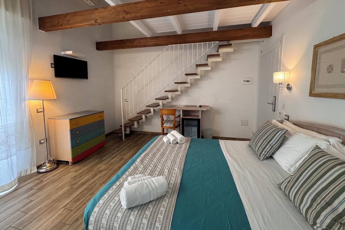 Quadruple Room | In-room safe, soundproofing, cribs (surcharge), WiFi (free)