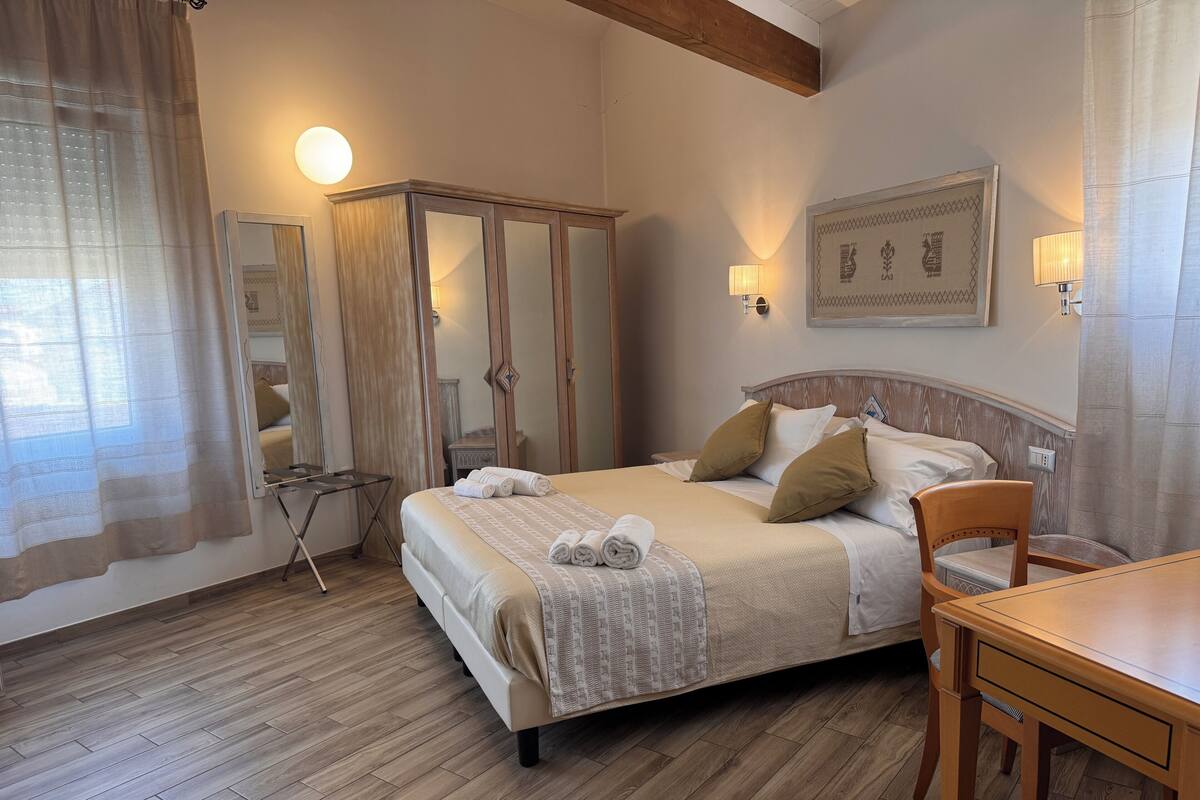 Triple Room | In-room safe, soundproofing, cribs (surcharge), WiFi (free)