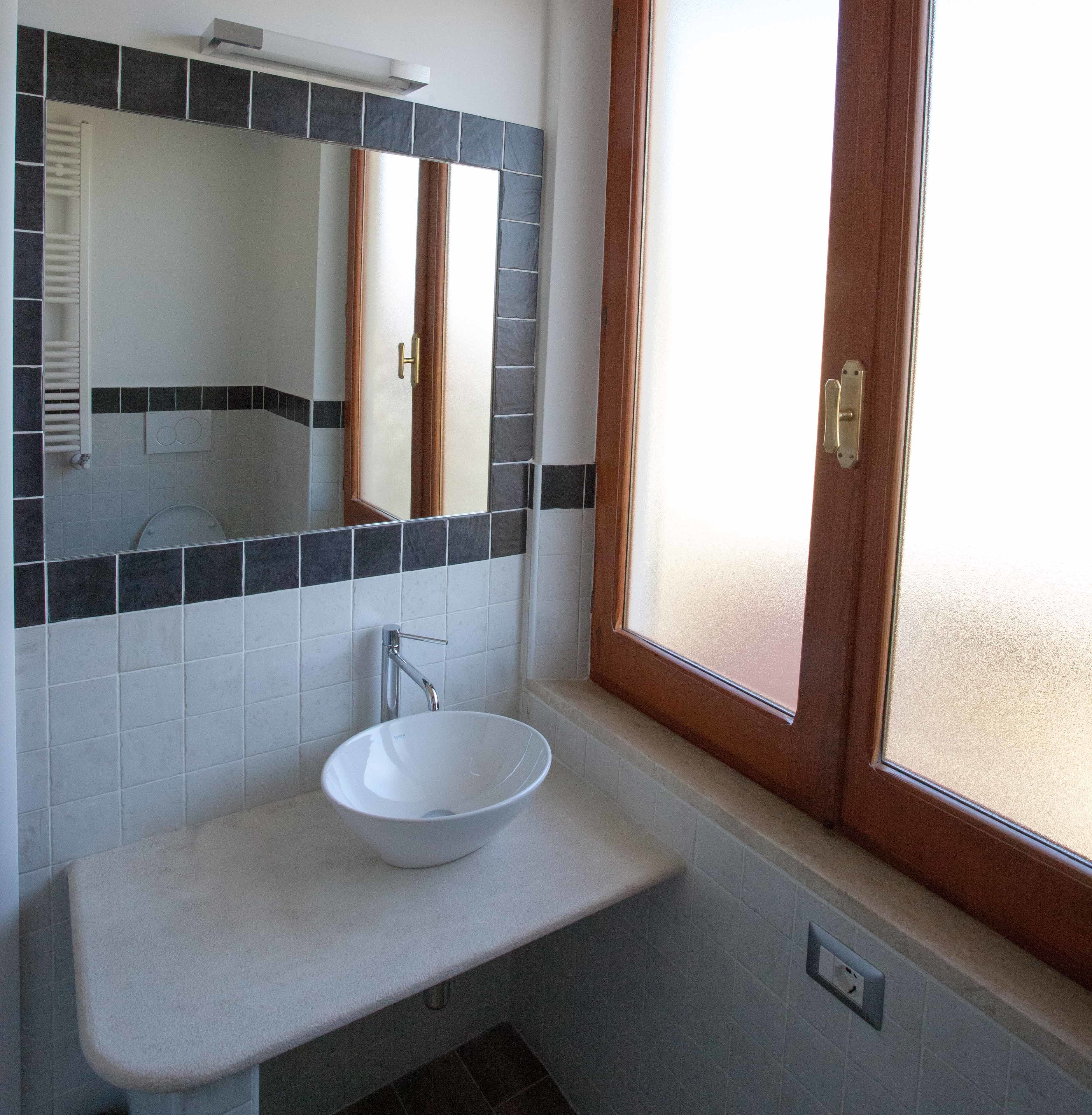 Wastafel kamar mandi