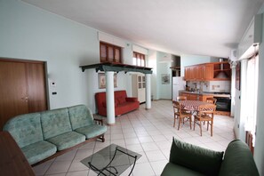 Apartment, 2 Bedrooms | Living area