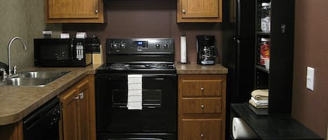 Suite, 2 Bedrooms, Kitchen | Private kitchen | Full-sized fridge, microwave, stovetop, dishwasher