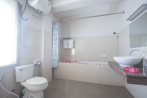 Deluxe Triple Room | Pemandangan dari bilik
