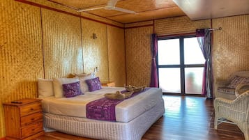 Deluxe Bungalow, Beachfront | Desk, WiFi
