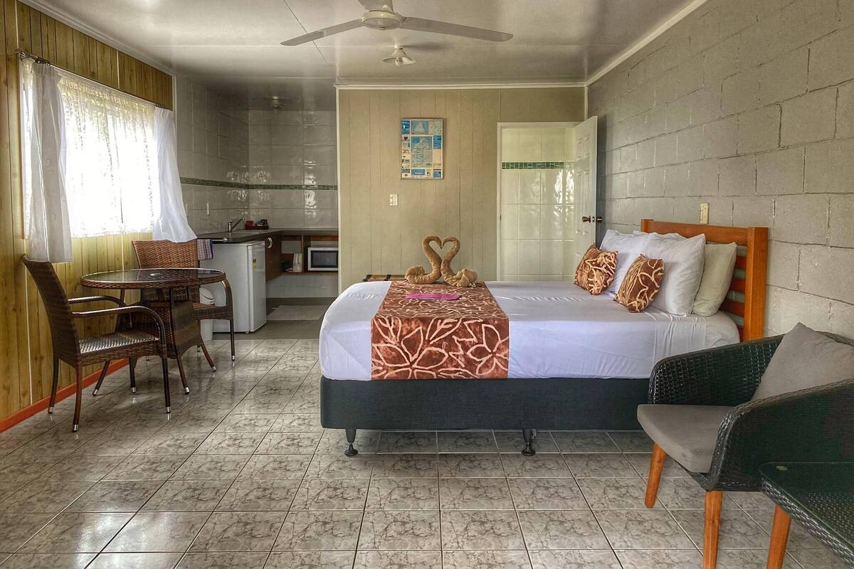 Garden View Room with Balcony (1 Queen + 1 Single) | Desk, WiFi
