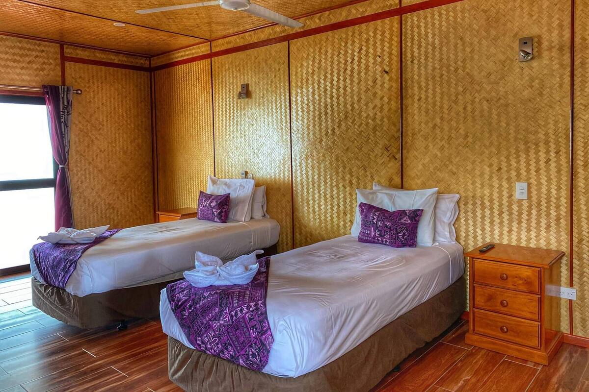Deluxe Bungalow, Beachfront | Desk, WiFi