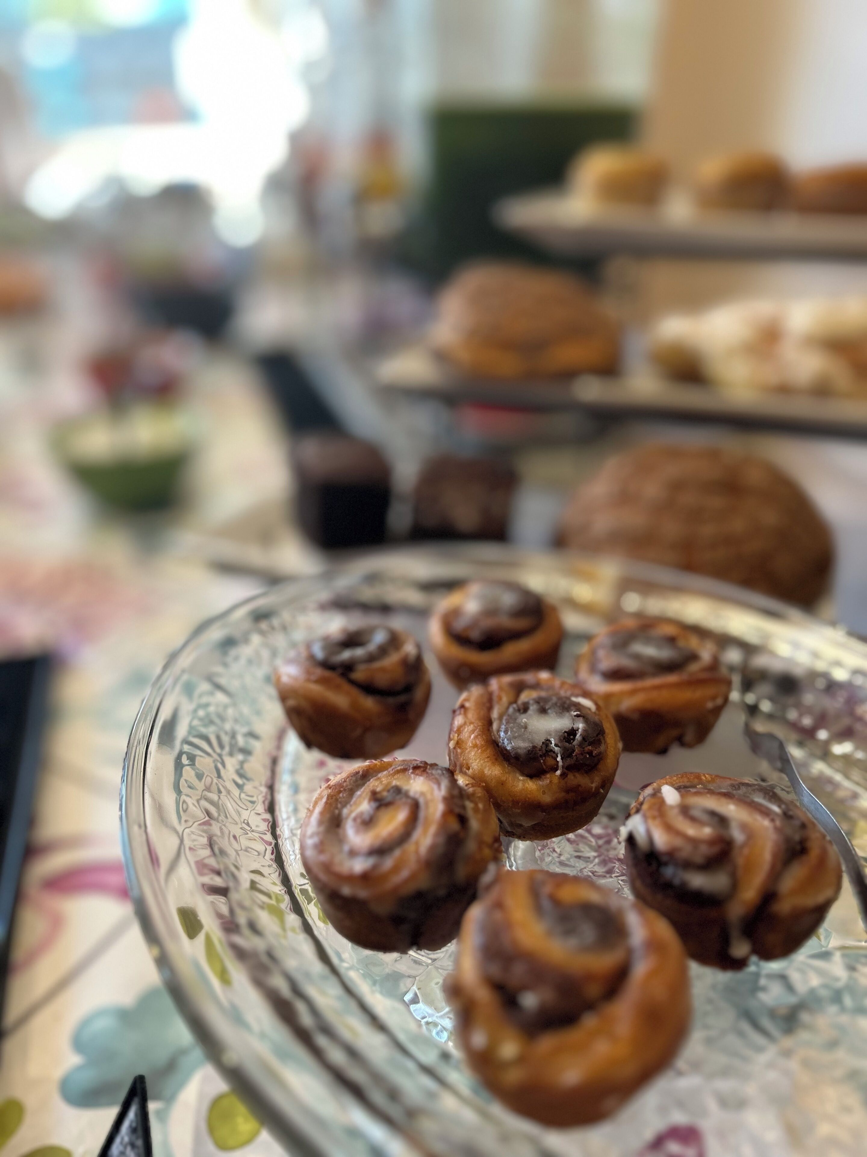 breakfast, lunch, dinner served; international cuisine