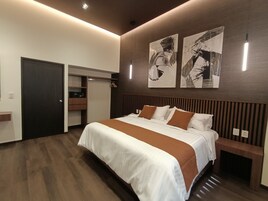 Suite Studio Supérieure | Coffres-forts dans les chambres, bureau