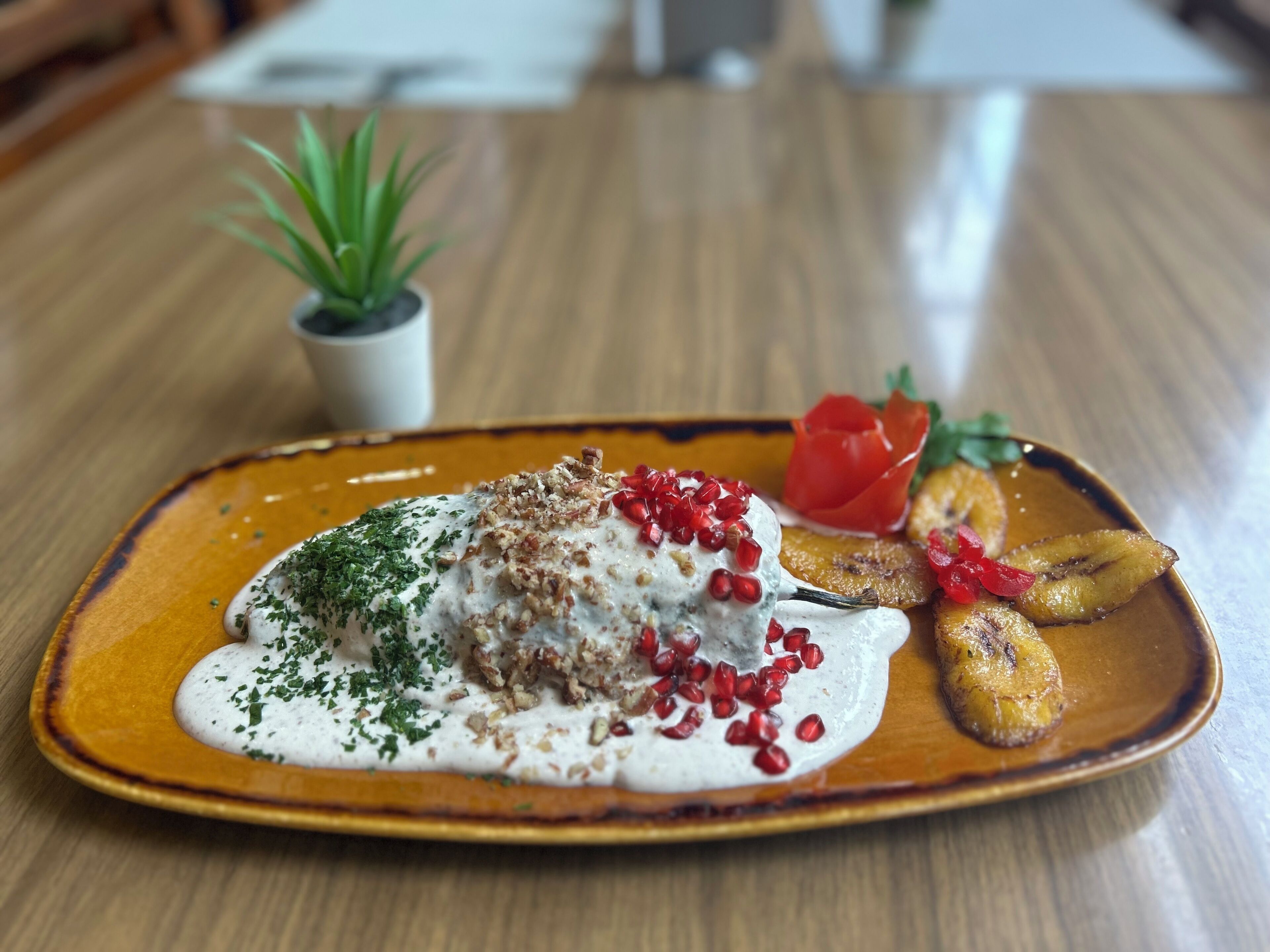 breakfast, lunch, dinner served; international cuisine