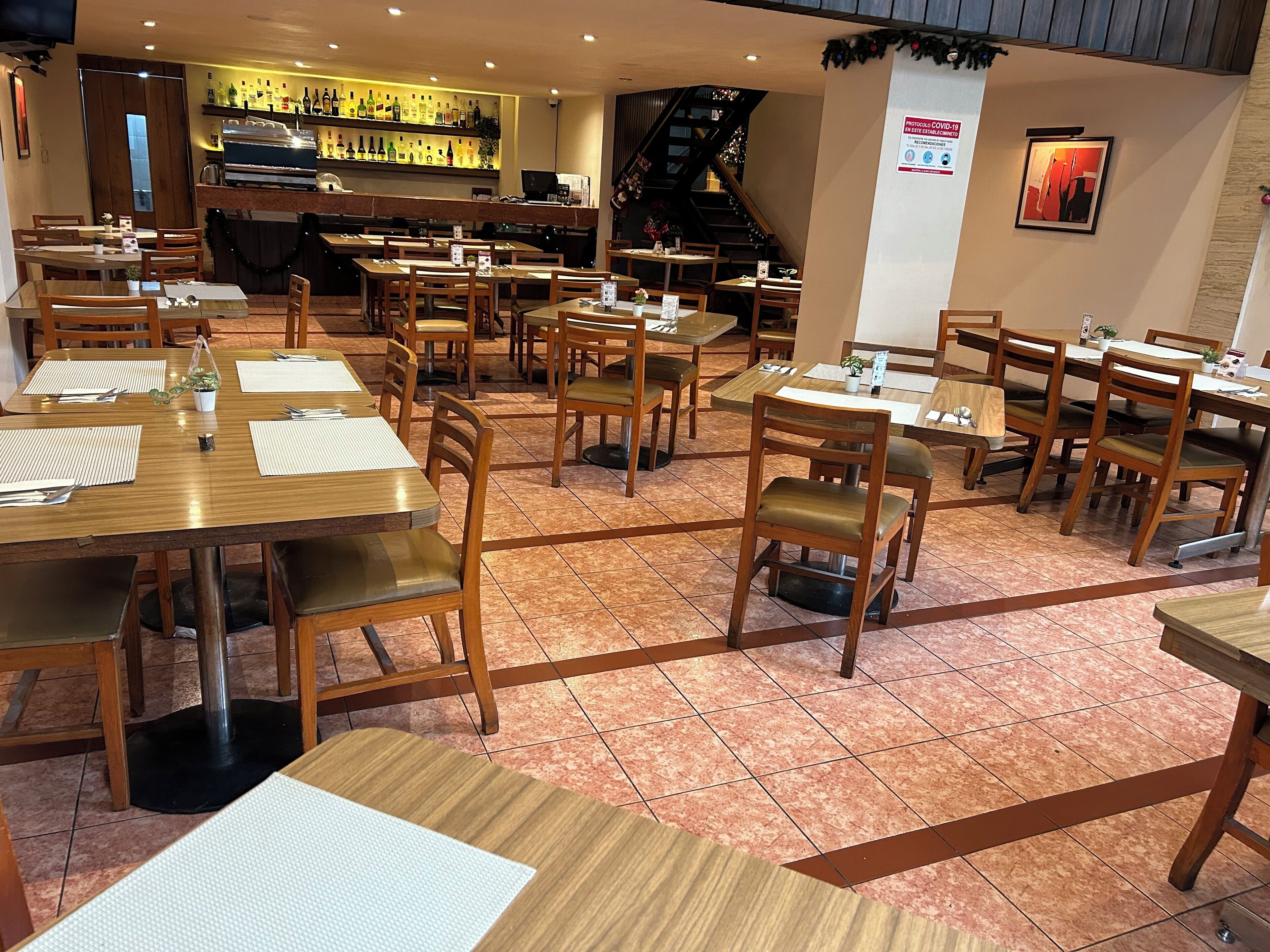 breakfast, lunch, dinner served; international cuisine