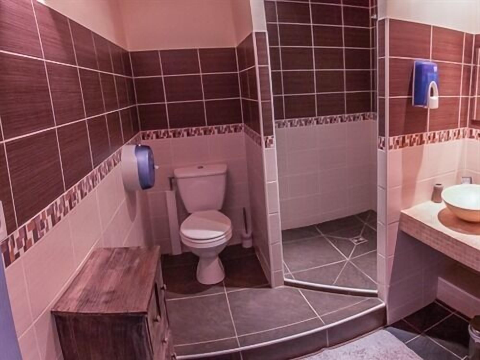 Deluxe tweepersoonskamer, privébadkamer, uitzicht op tuin (La chambre Romantique) | Badkamer