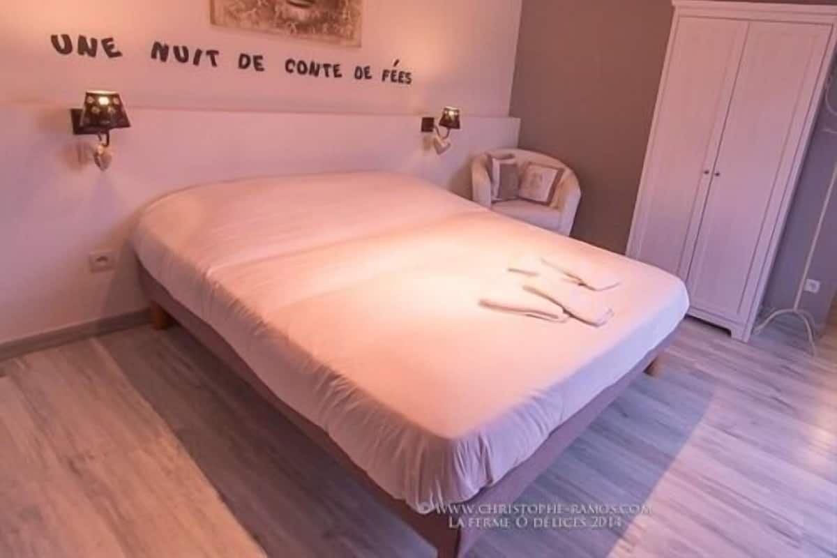 Deluxe tweepersoonskamer, privébadkamer, uitzicht op tuin (La chambre Romantique) | Wifi