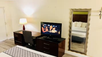 Standard Room, 1 King Bed, Non Smoking (Newly Renovated) | Desk, laptop workspace, blackout drapes, soundproofing