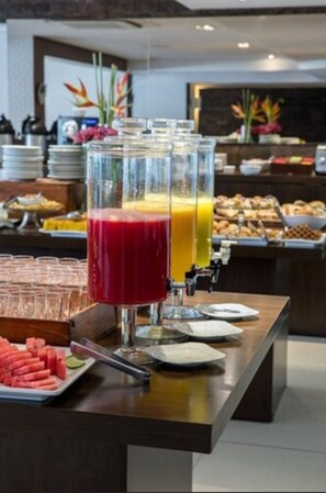 Free daily buffet breakfast  - Hotel Heritage (São Paulo)