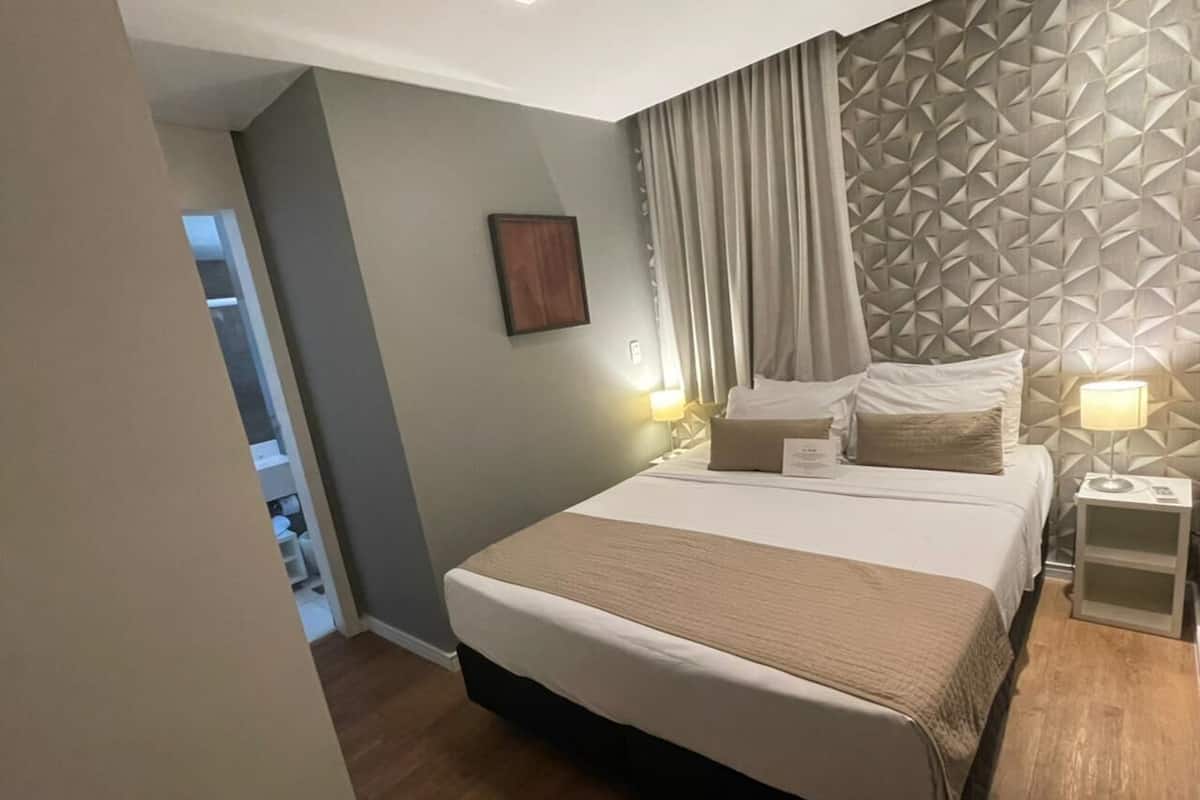 Room, 1 Queen Bed | 1 bedroom, minibar, in-room safe, individually decorated