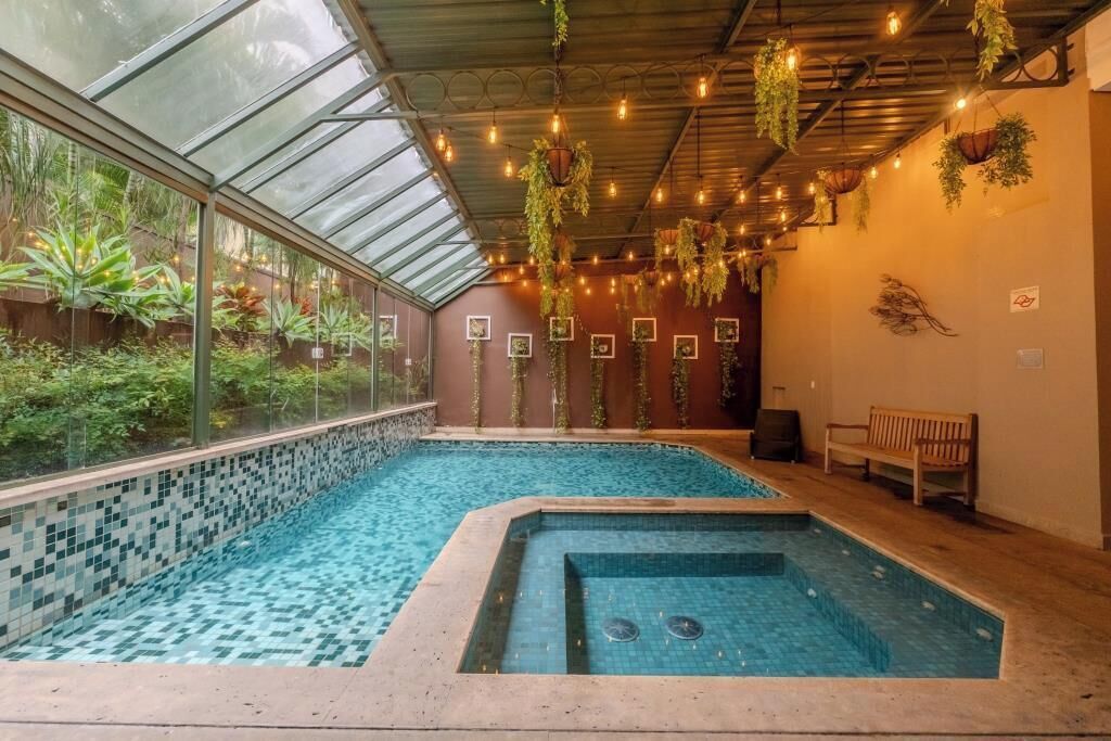 Indoor pool, pool loungers
