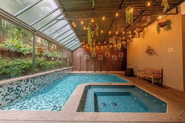 Indoor pool, sun loungers