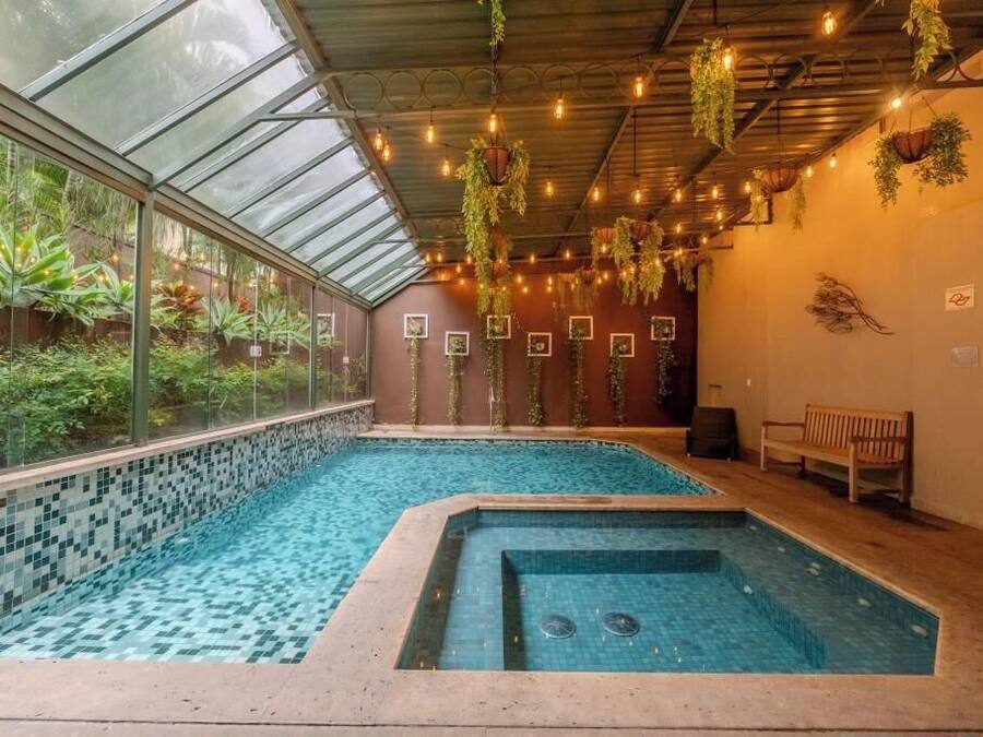Indoor pool, sun loungers