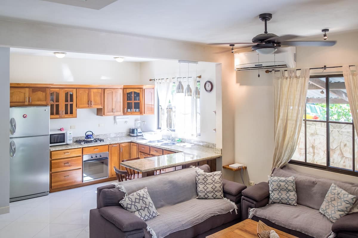 family house, 2 bedrooms, 2 bathrooms | private kitchen | full-sized fridge, stovetop, coffee/tea maker, cookware/dishes/utensils