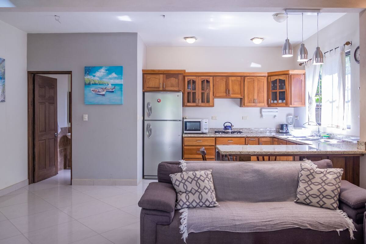 family house, 2 bedrooms, 2 bathrooms | living room | 22-inch flat-screen tv with cable channels, tv