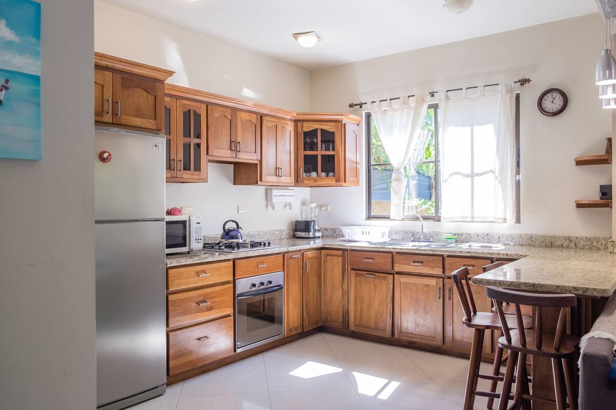 family house, 2 bedrooms, 2 bathrooms | private kitchen | full-sized fridge, stovetop, coffee/tea maker, cookware/dishes/utensils