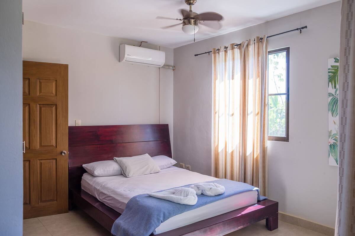 Family House, 2 Bedrooms, 2 Bathrooms | In-room safe, cribs (free), WiFi (free), bed sheets