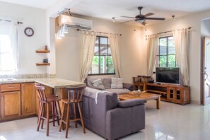 Family House, 2 Bedrooms, 2 Bathrooms | Private kitchen | Full-size fridge, stovetop, coffee/tea maker, cookware/dishes/utensils - Zula Inn Aparthotel (Cóbano)