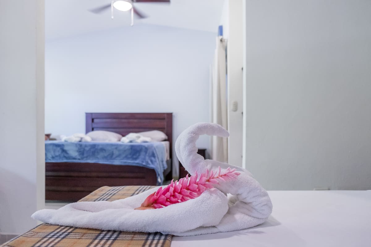Deluxe Studio Suite, Multiple Beds, Garden View, Poolside | In-room safe, cribs (free), WiFi (free), bed sheets