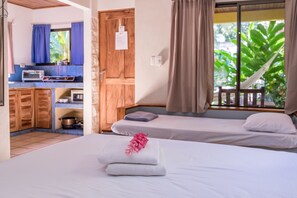 Habitación Confort doble, 1 habitación, vistas al jardín, junto a la piscina | Vistas al jardín