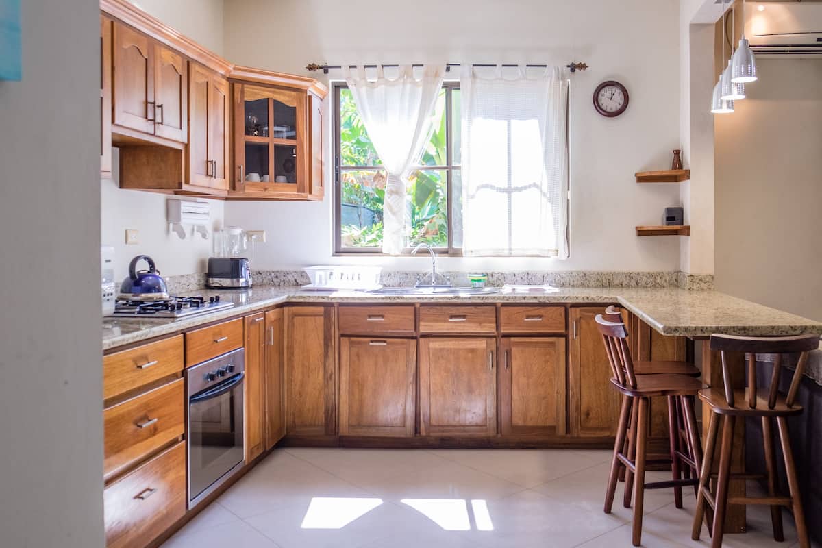 full-sized fridge, stovetop, coffee/tea maker, cookware/dishes/utensils