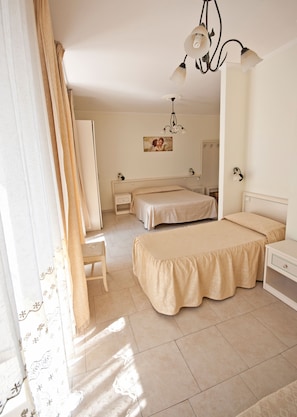 Minibar, in-room safe, desk, iron/ironing board