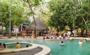 Outdoor pool - Dreamsea Surf Camp (Tamarindo)